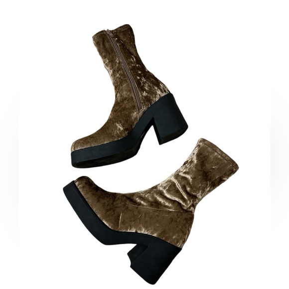 Steve Madden Klayton Boot In Mushroom Velvet - Picture 8 of 14